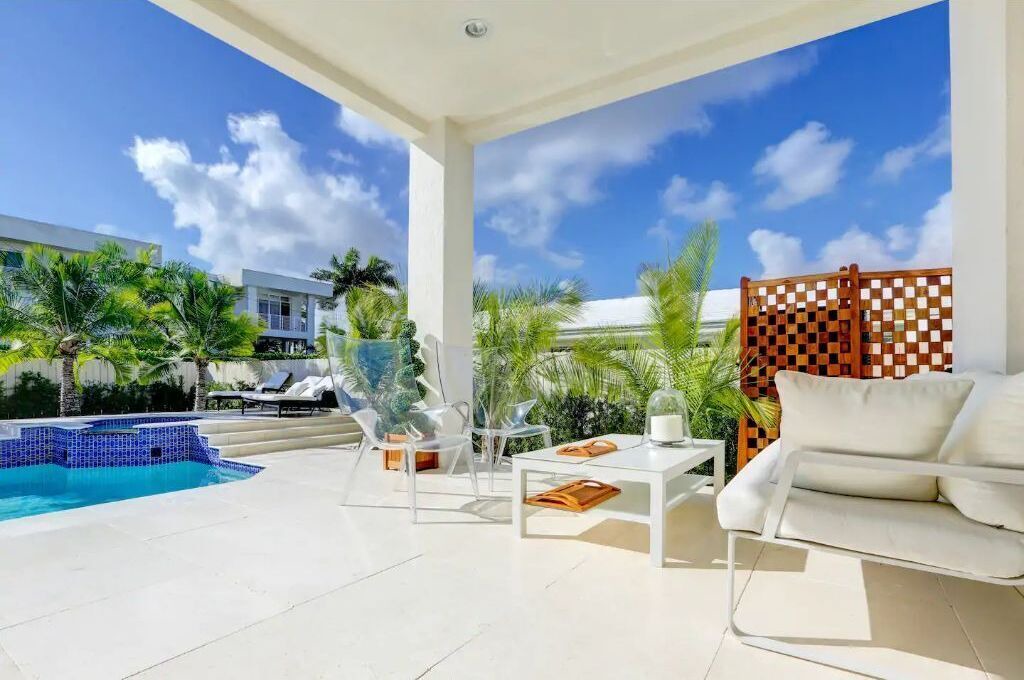 Photo of Outdoor in Hollywood Lakes