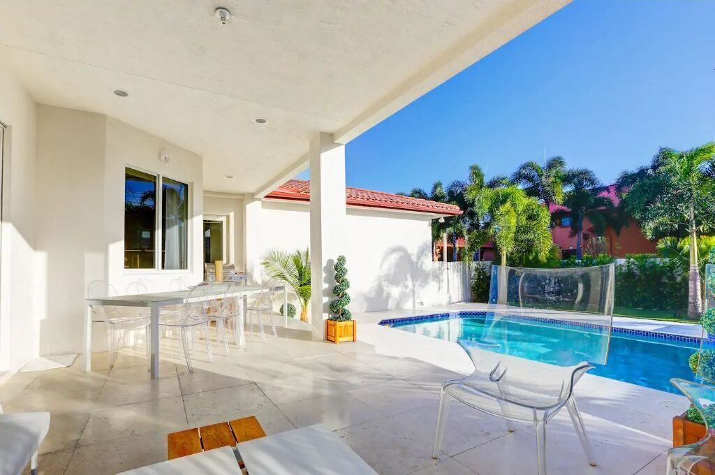 Photo of Outdoor in Hollywood Lakes