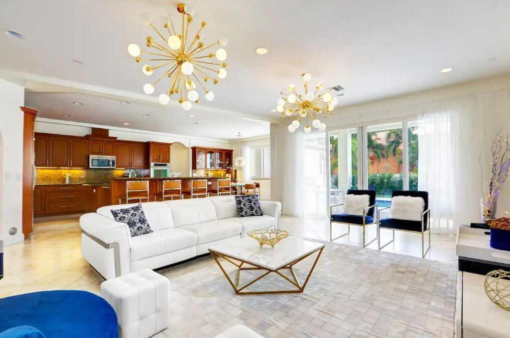 Photo of Livingroom in Hollywood Lakes