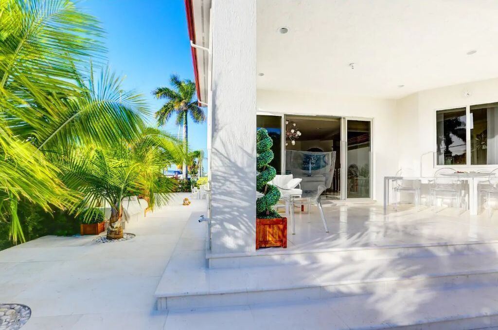 Photo of Patio Balcony in Hollywood Lakes