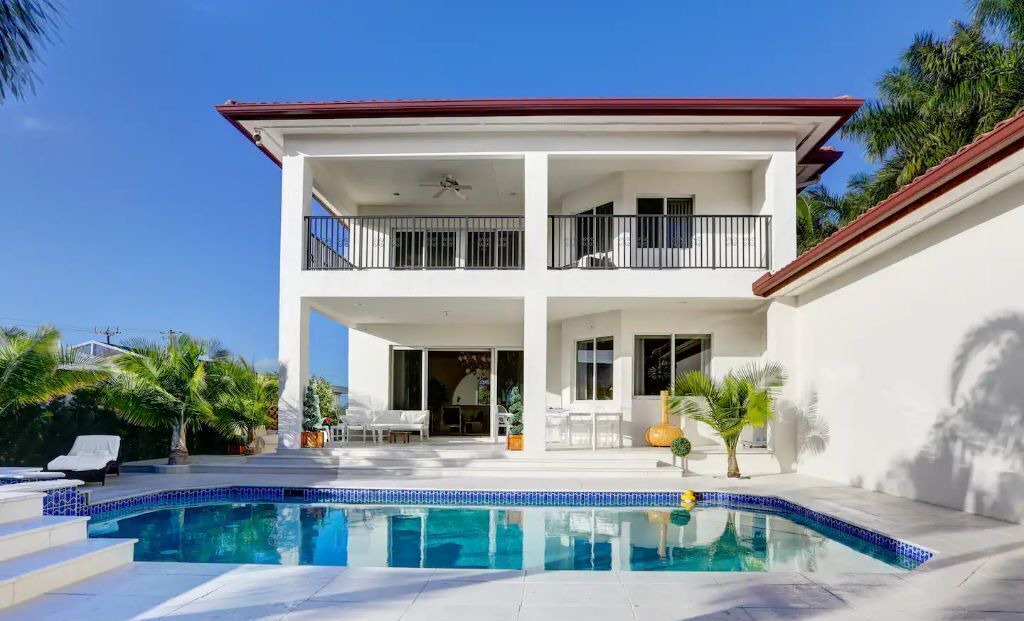 Photo of Outdoor in Hollywood Lakes