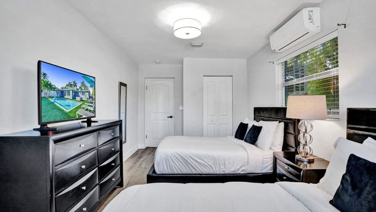 Photo of Bedroom in Hallandale Beach