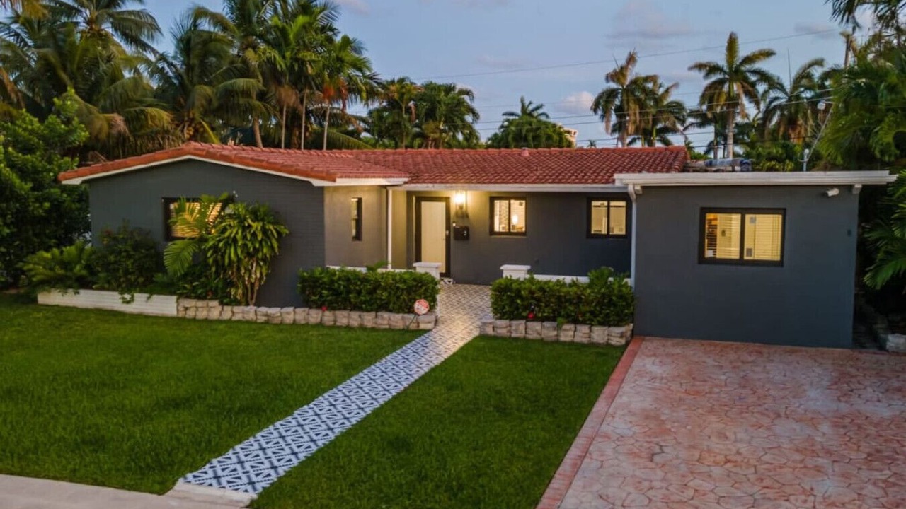 Photo of Outdoor in Hallandale Beach