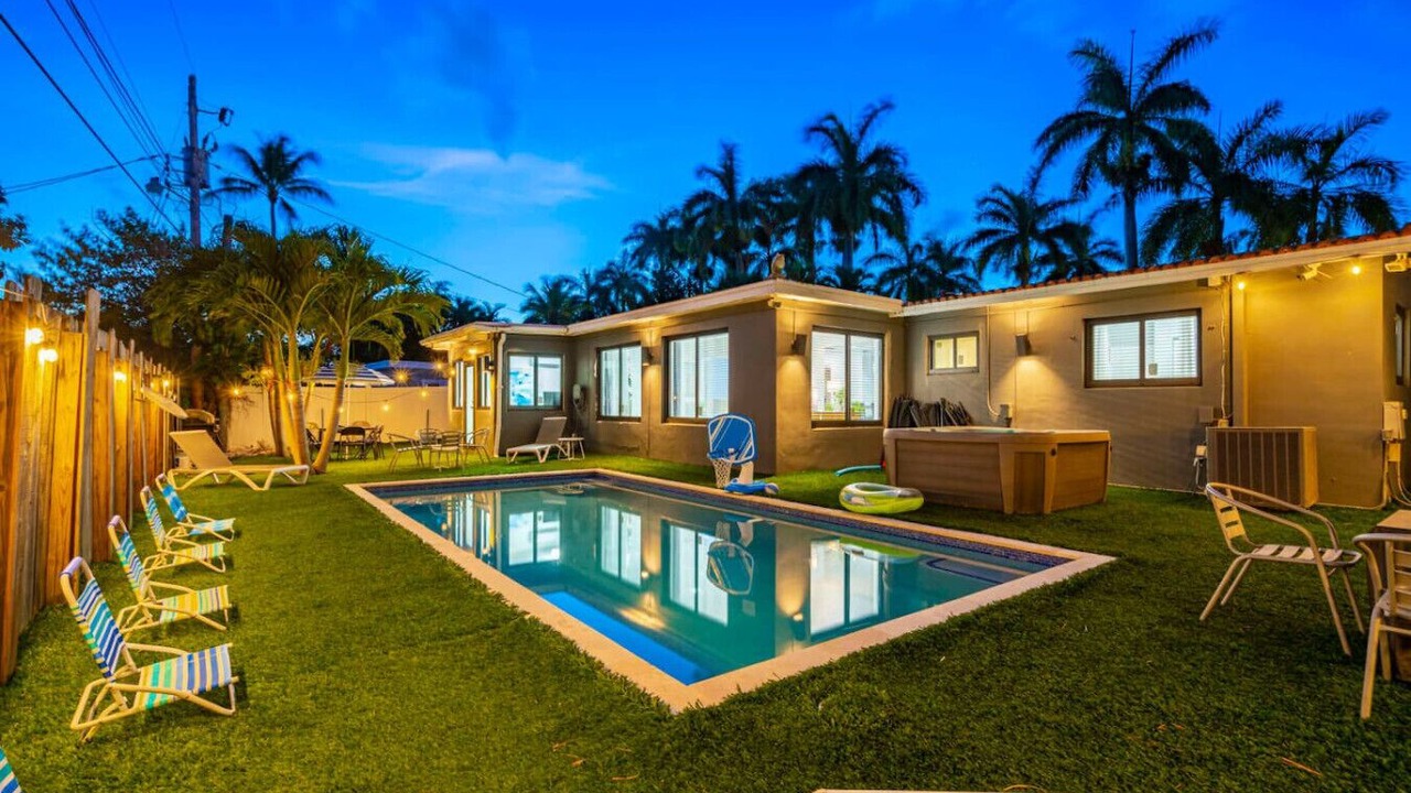 Photo of Outdoor in Hallandale Beach
