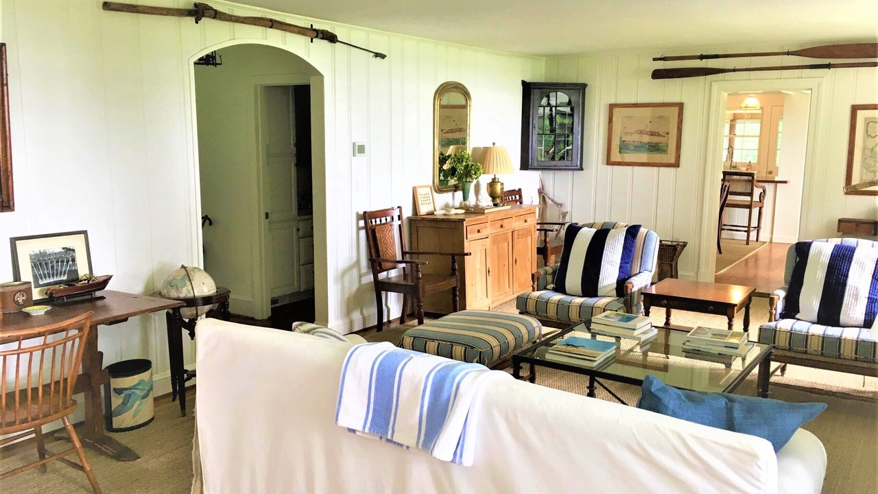 Photo of Livingroom in White Stone