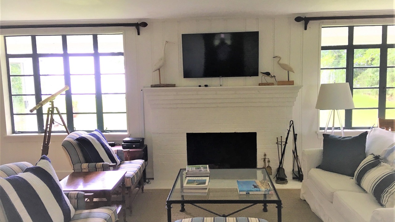 Photo of Livingroom in White Stone