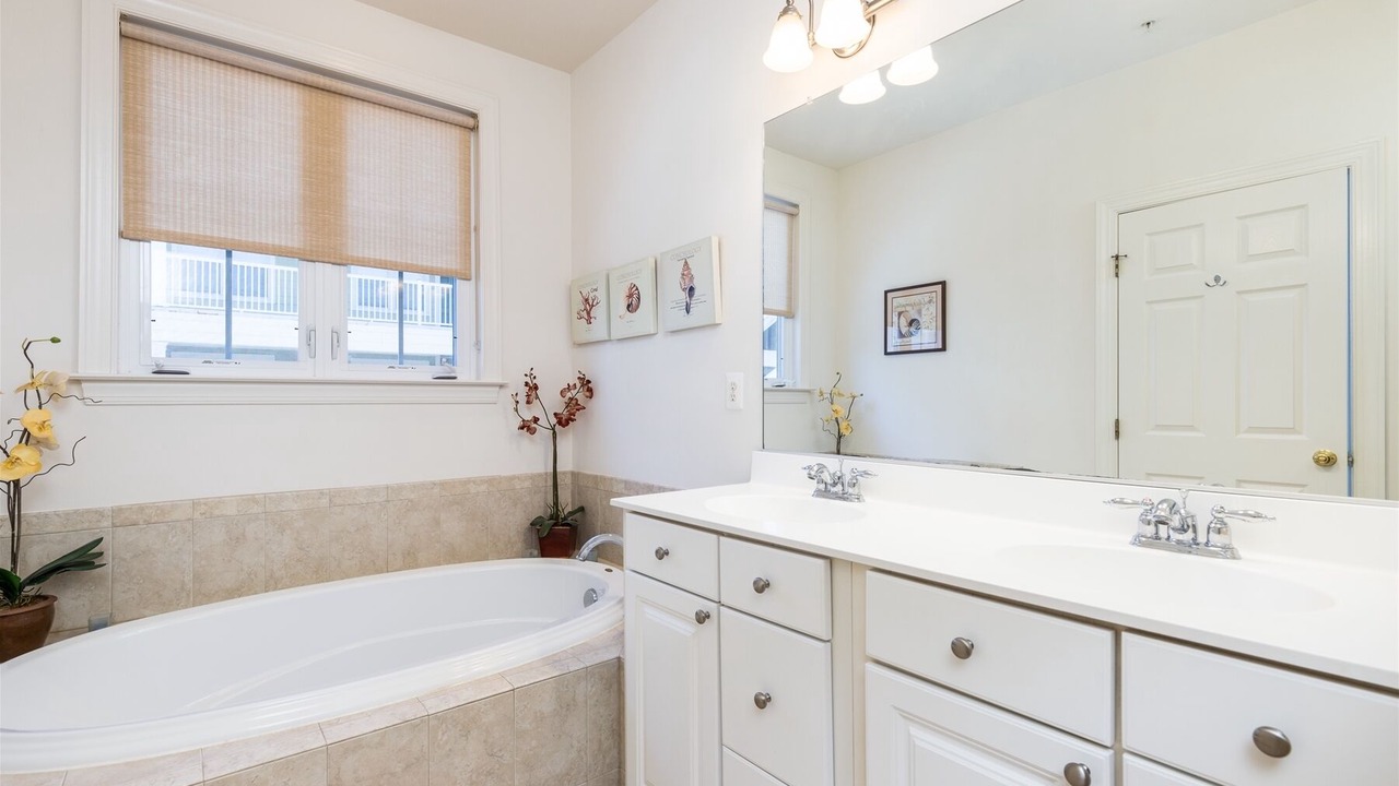 Photo of Bathroom in Sunset Island
