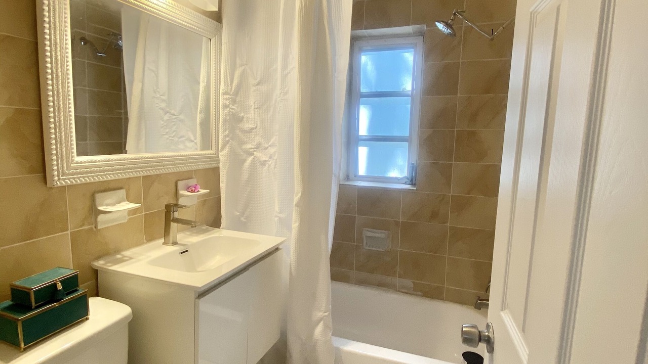 Photo of Bathroom in Little Haiti