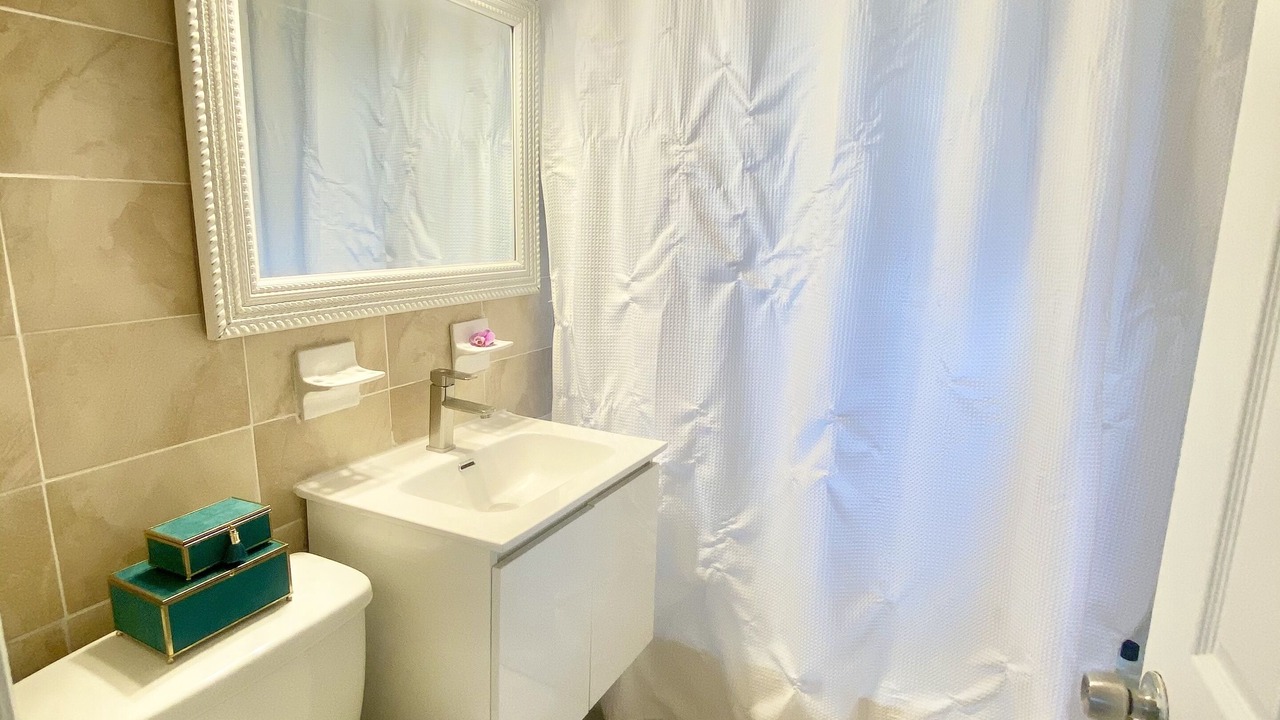 Photo of Bathroom in Little Haiti