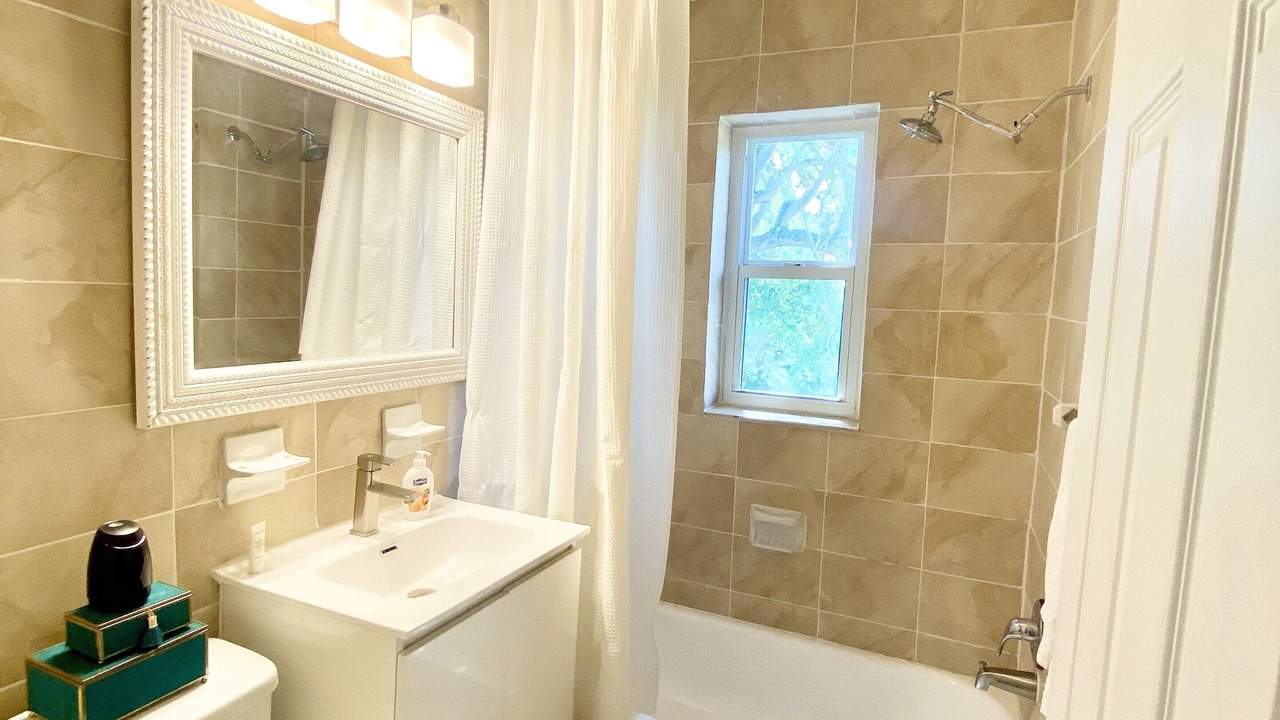 Photo of Bathroom in Little Haiti