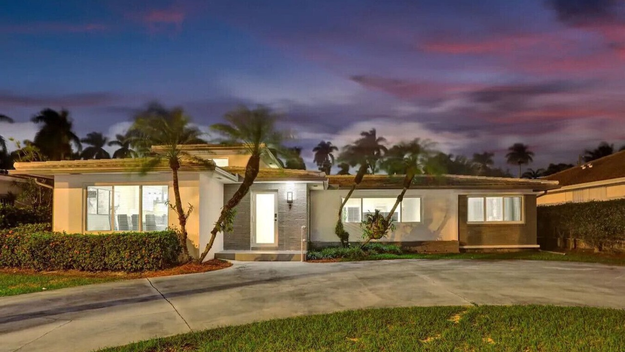 Photo of Outdoor in Hollywood Lakes