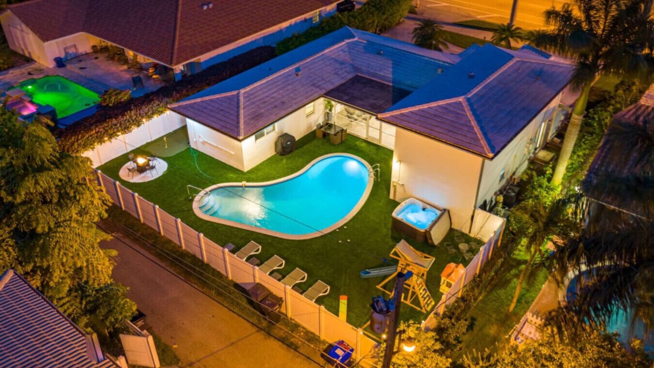 Photo of Outdoor in Hollywood Lakes