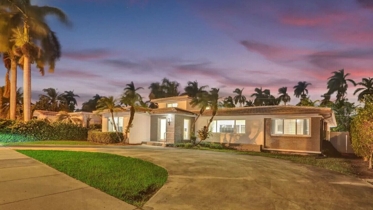 Photo of Outdoor in Hollywood Lakes