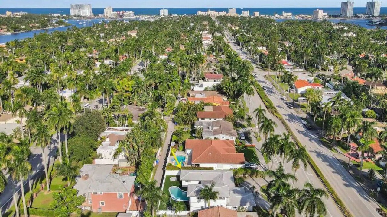 Photo of Outdoor in Hollywood Lakes