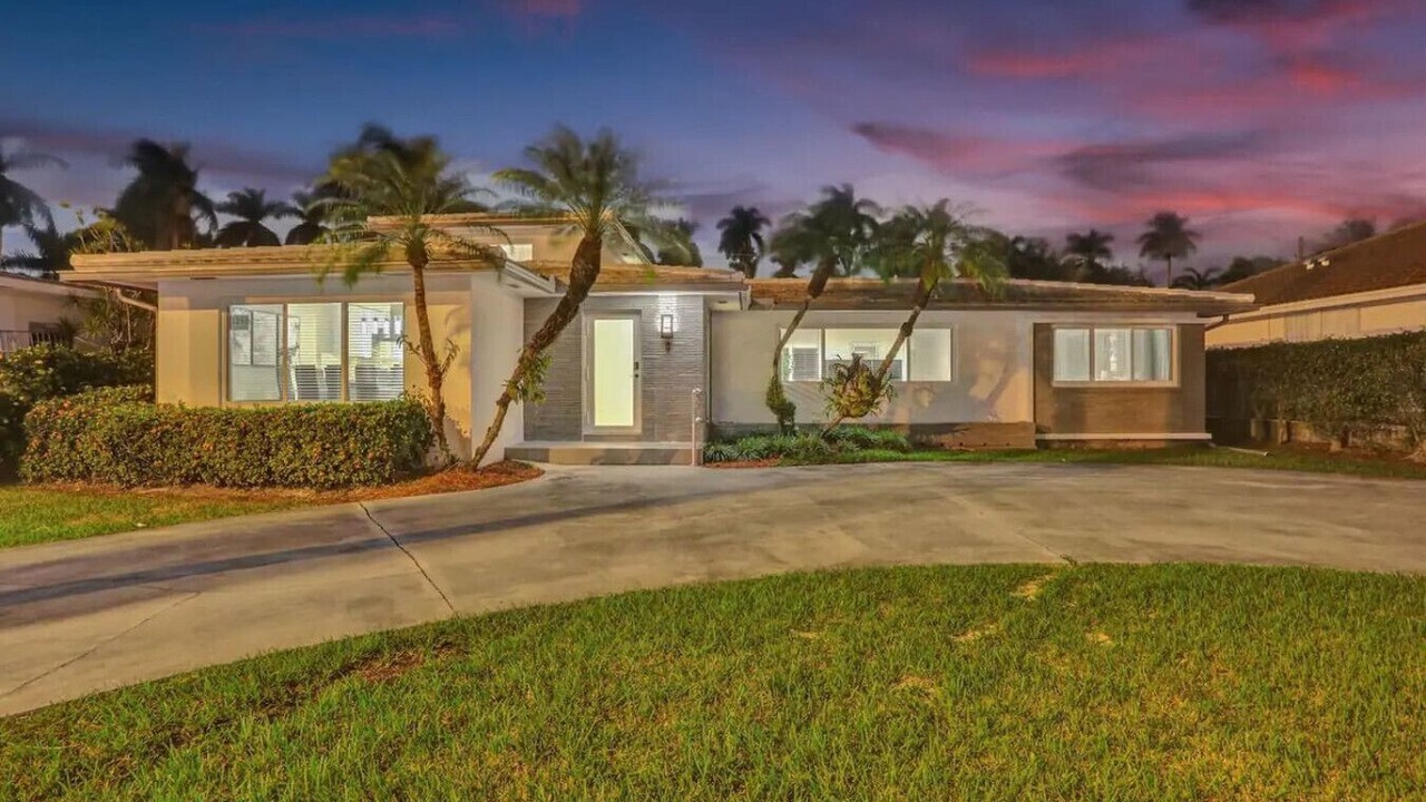 Photo of Outdoor in Hollywood Lakes