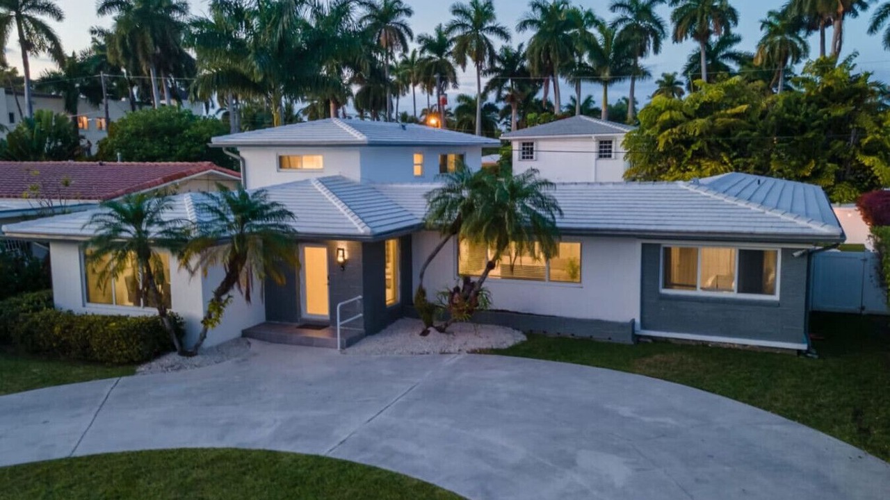 Photo of Outdoor in Hollywood Lakes