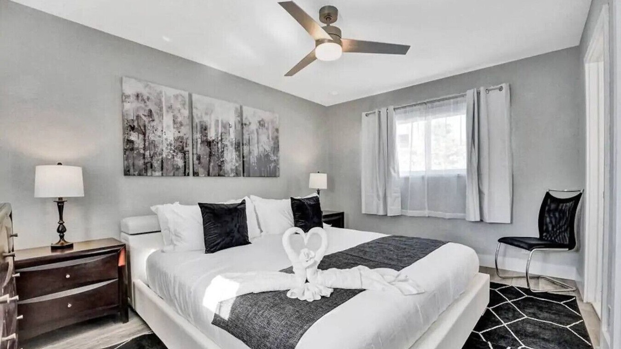 Photo of Bedroom in Hollywood Lakes