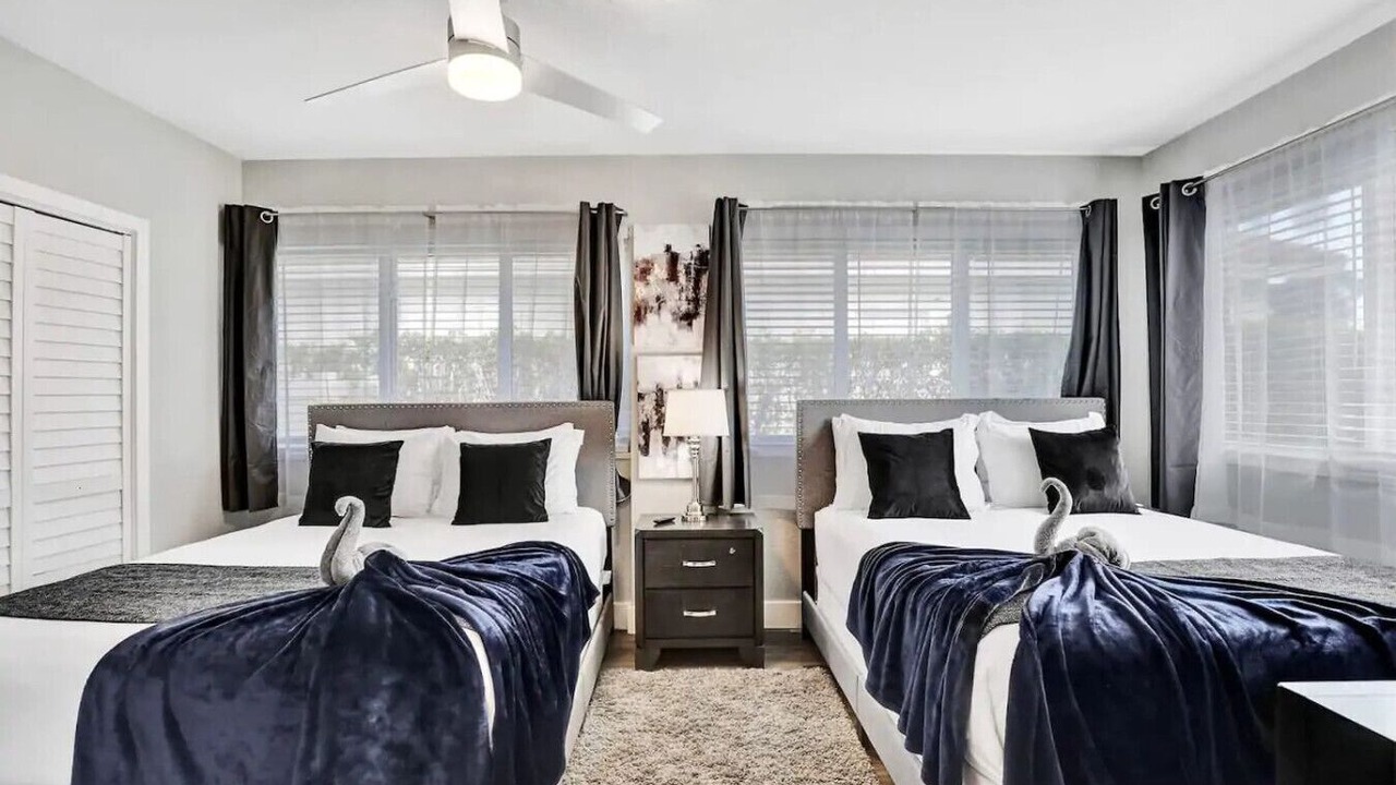 Photo of Bedroom in Hollywood Lakes