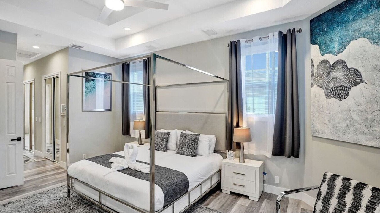 Photo of Bedroom in Downtown Hollywood