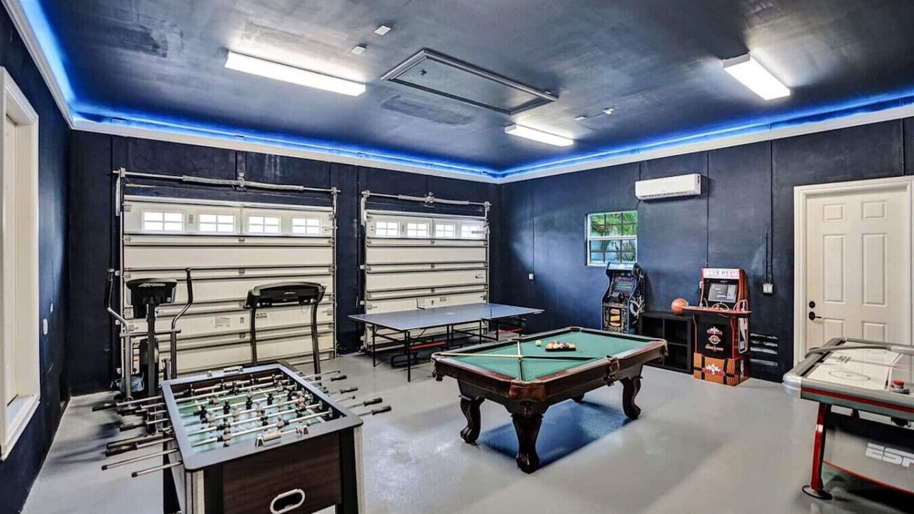 Photo of Bedroom in Hollywood Lakes