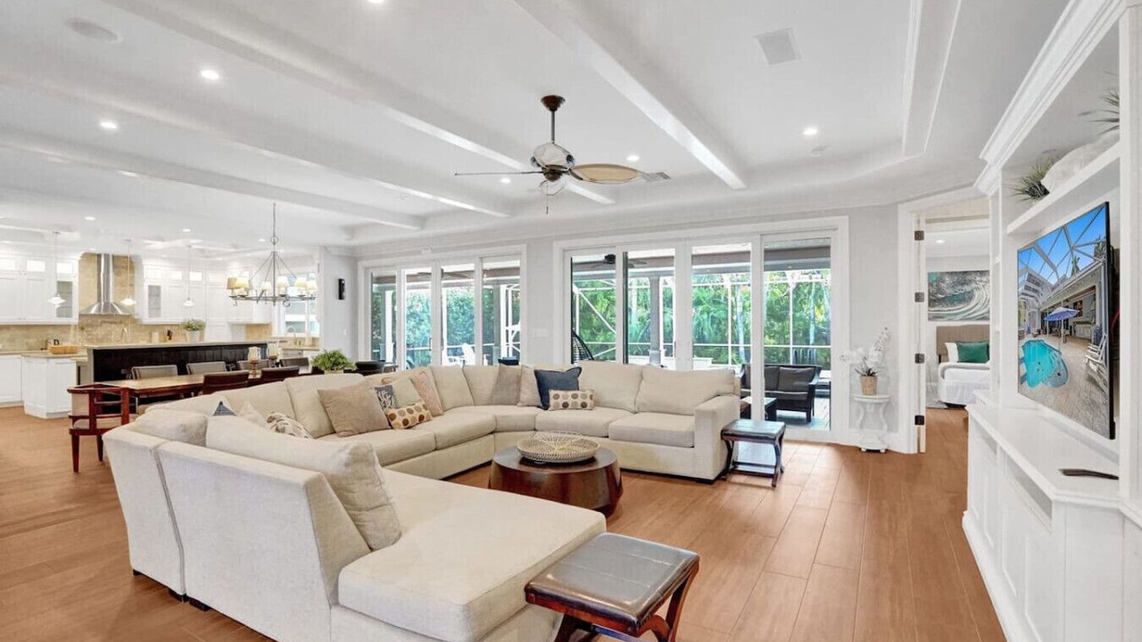 Photo of Livingroom in Hollywood Lakes