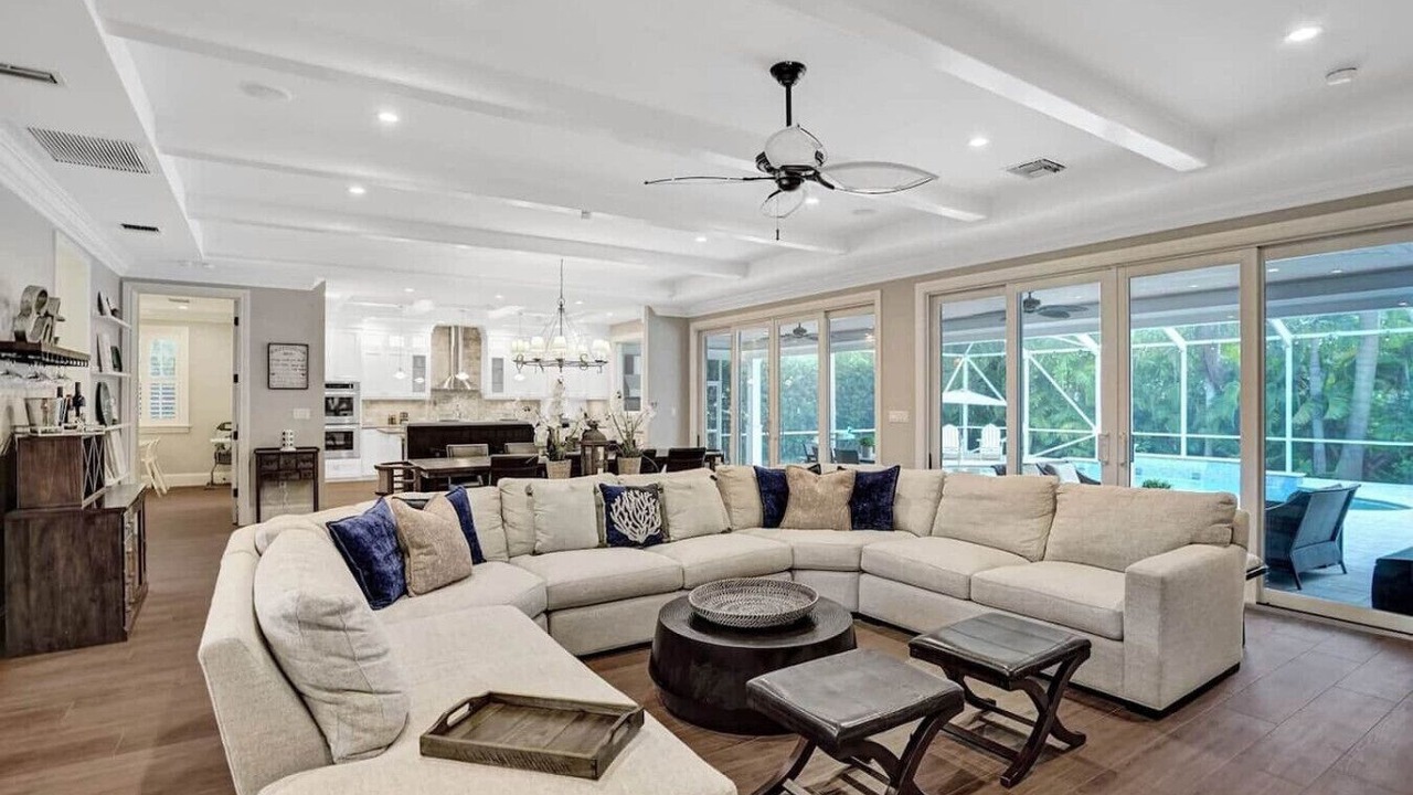 Photo of Livingroom in Hollywood Lakes