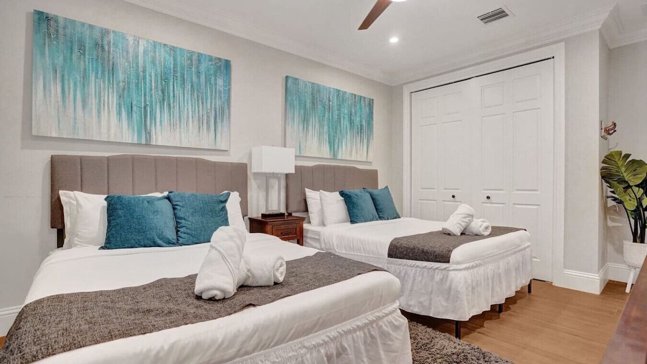Photo of Bedroom in Hollywood Lakes