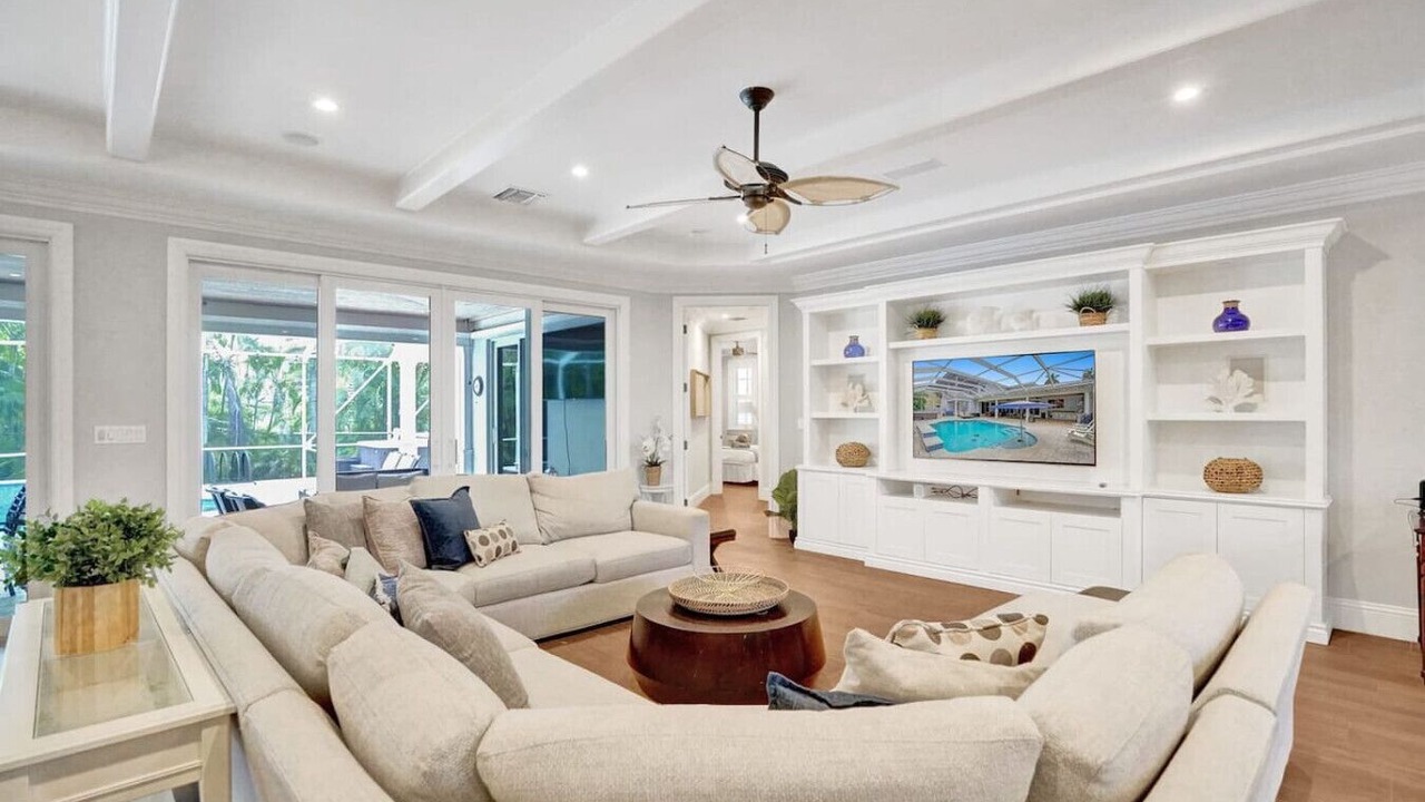 Photo of Livingroom in Hollywood Lakes