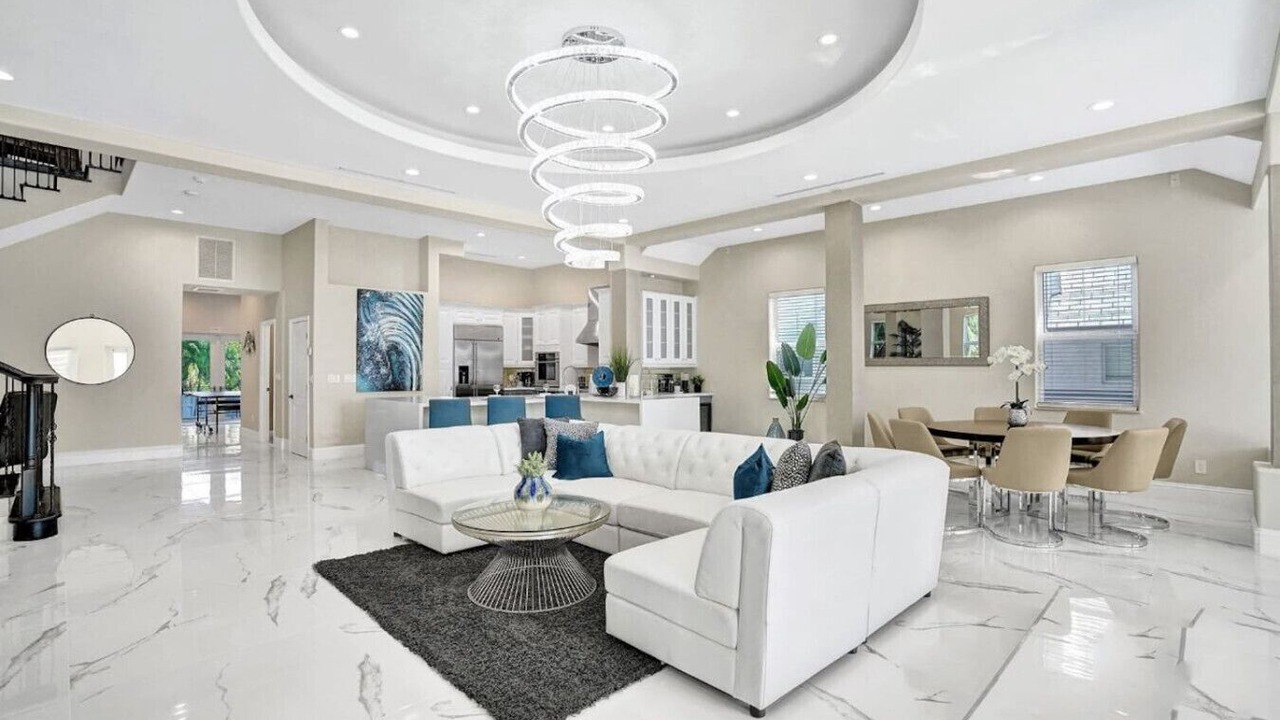 Photo of Livingroom in Hollywood Lakes