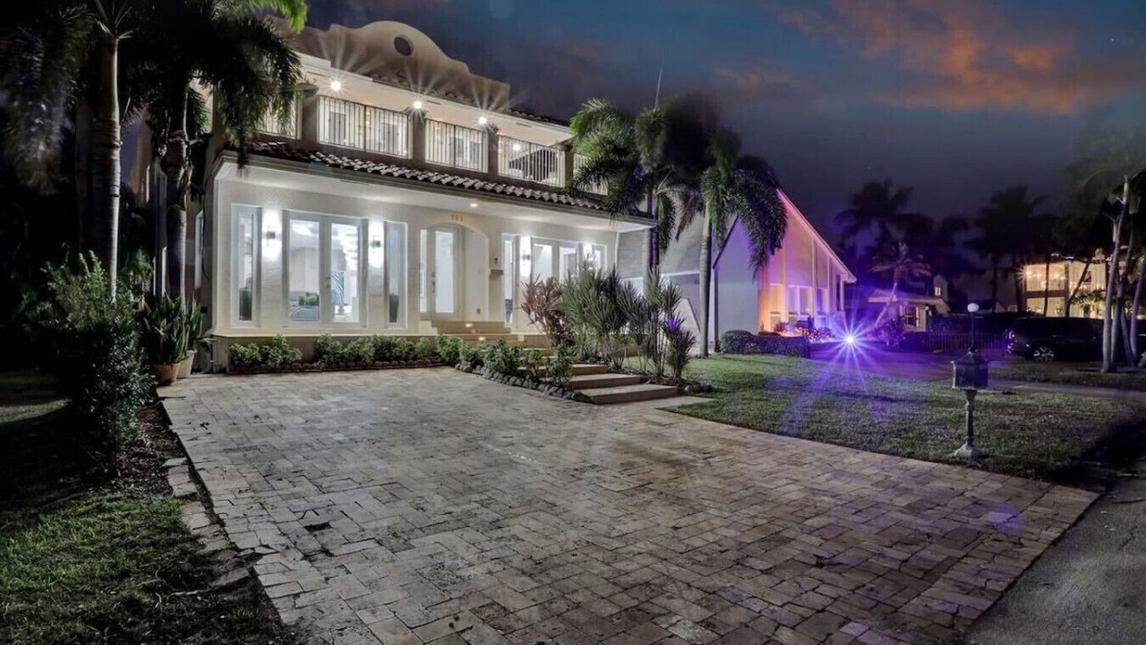 Photo of Outdoor in Hollywood Lakes