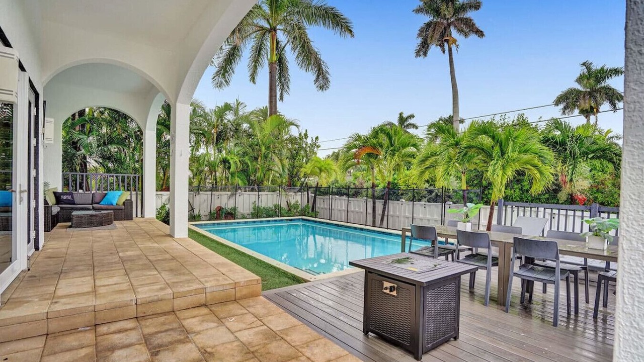 Photo of Outdoor in Hollywood Lakes
