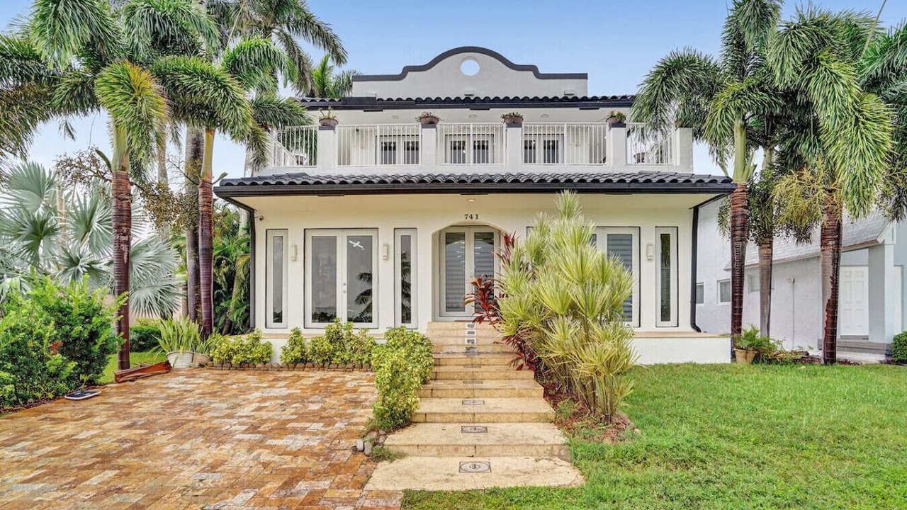 Photo of Outdoor in Hollywood Lakes