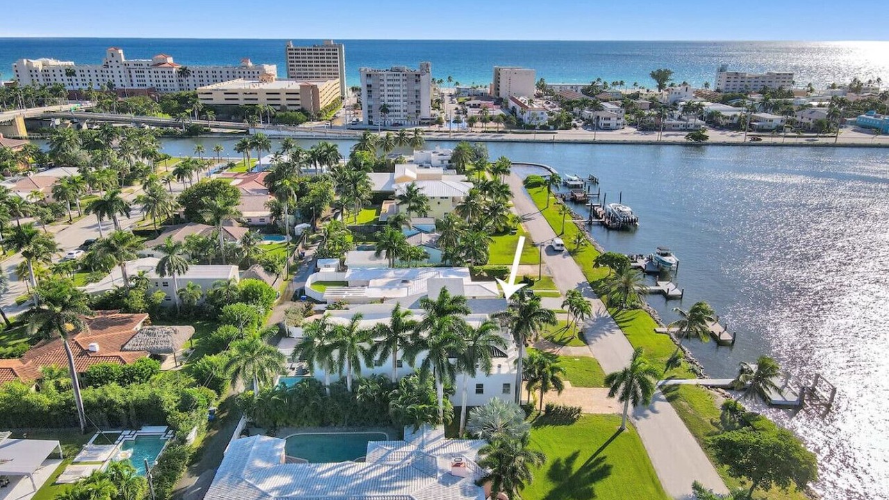 Photo of Outdoor in Hollywood Lakes