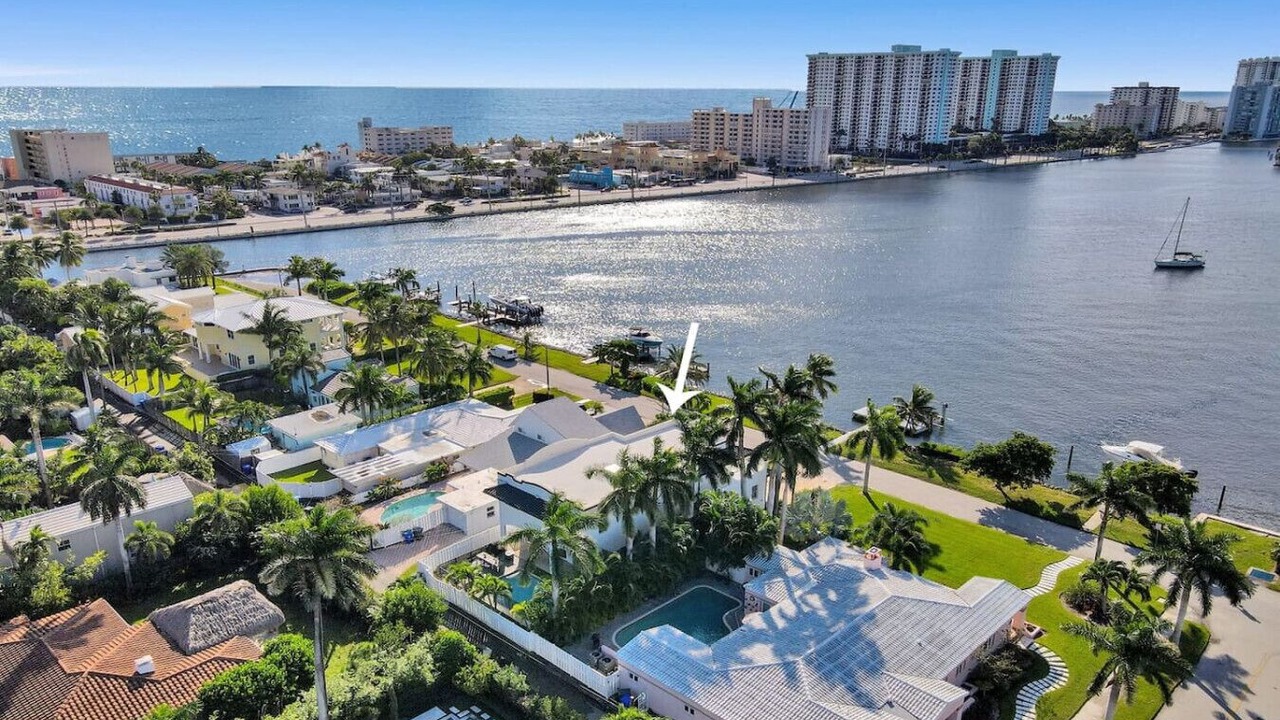 Photo of Outdoor in Hollywood Lakes