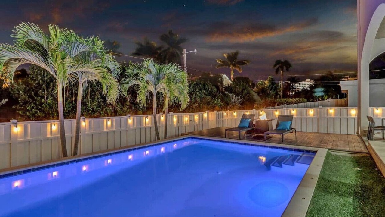 Photo of Outdoor in Hollywood Lakes