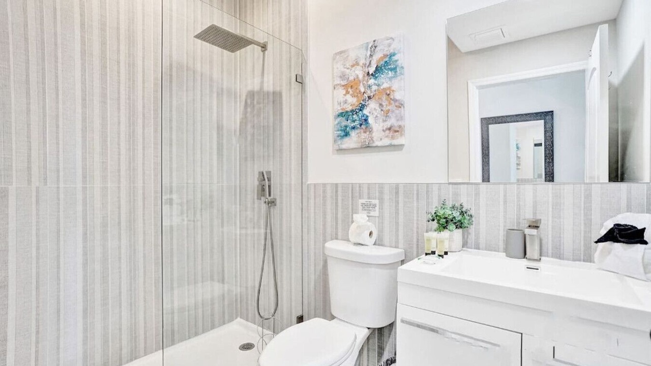 Photo of Bathroom in Hollywood Lakes