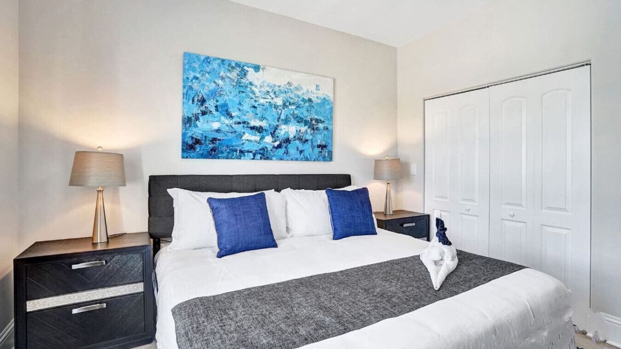 Photo of Bedroom in Hollywood Lakes