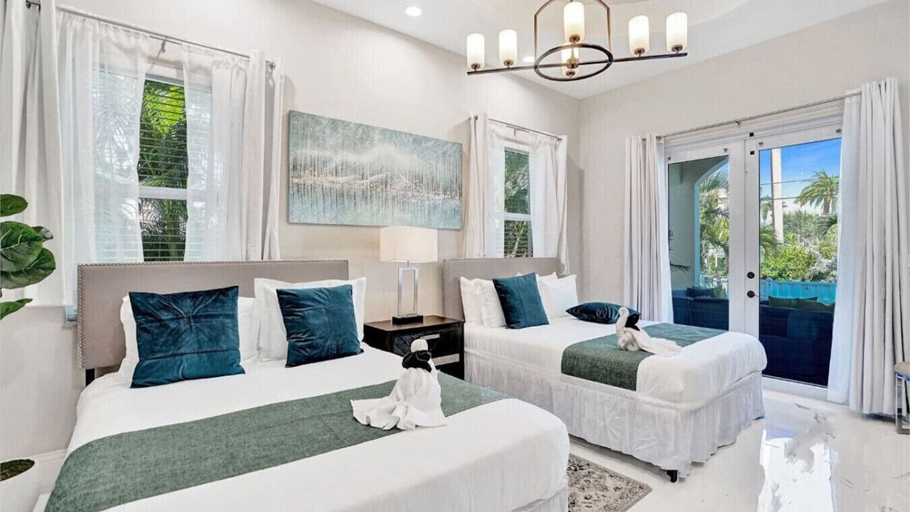 Photo of Bedroom in Hollywood Lakes
