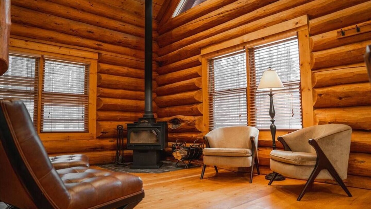 Photo of Livingroom in West Glacier