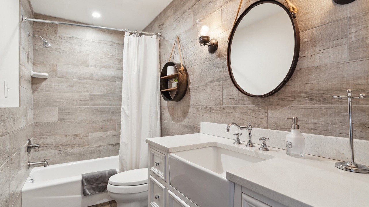 Photo of Bathroom in Colonial Beach