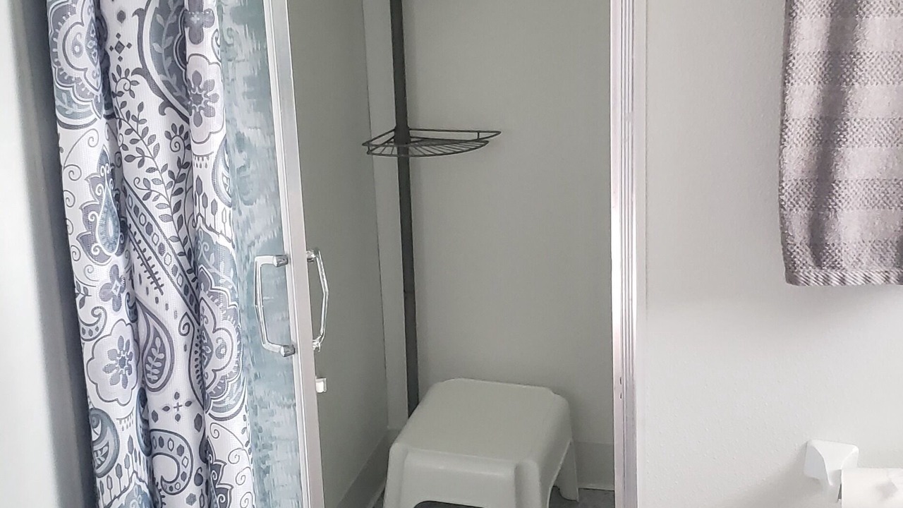 Photo of Bathroom in Deal Island