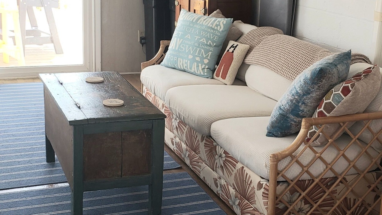 Photo of Livingroom in Deal Island