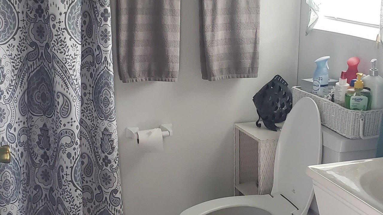 Photo of Bathroom in Deal Island