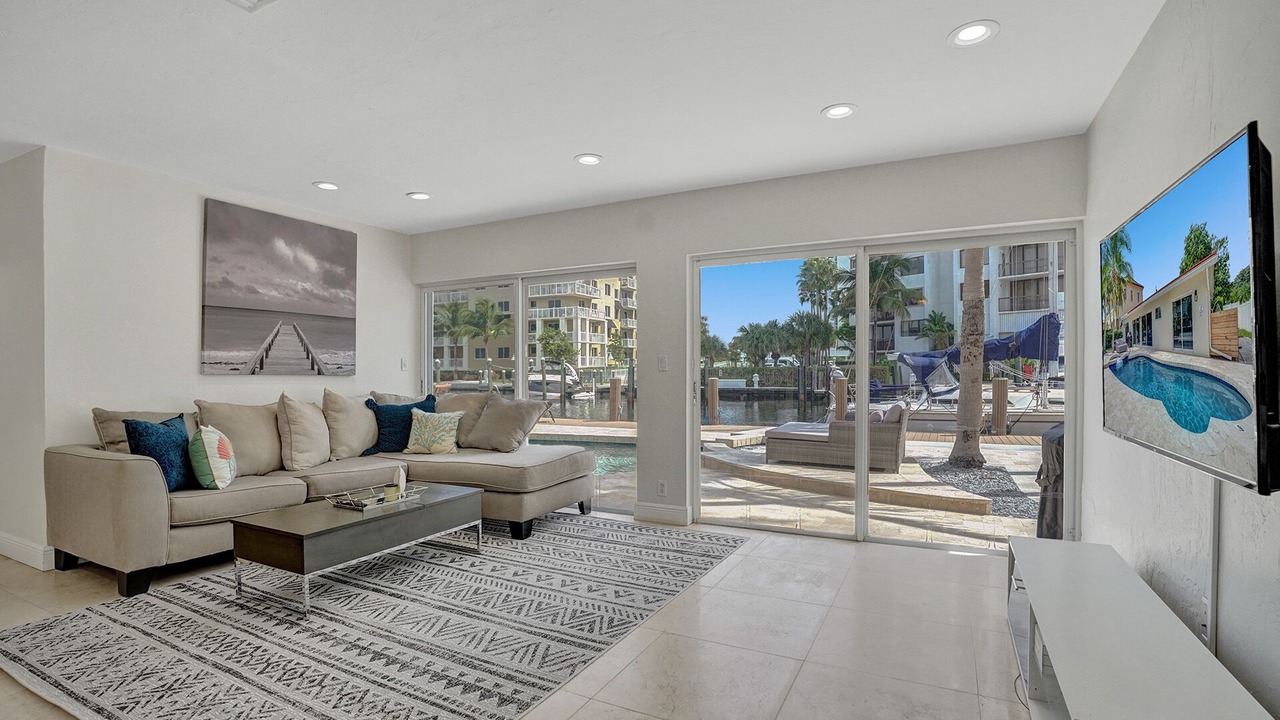 Photo of Livingroom in Pompano Isles
