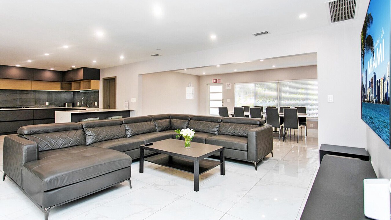 Photo of Livingroom in Hollywood Lakes