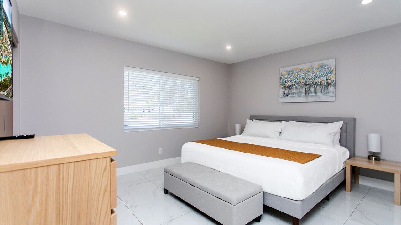 Photo of Bedroom in Hollywood Lakes