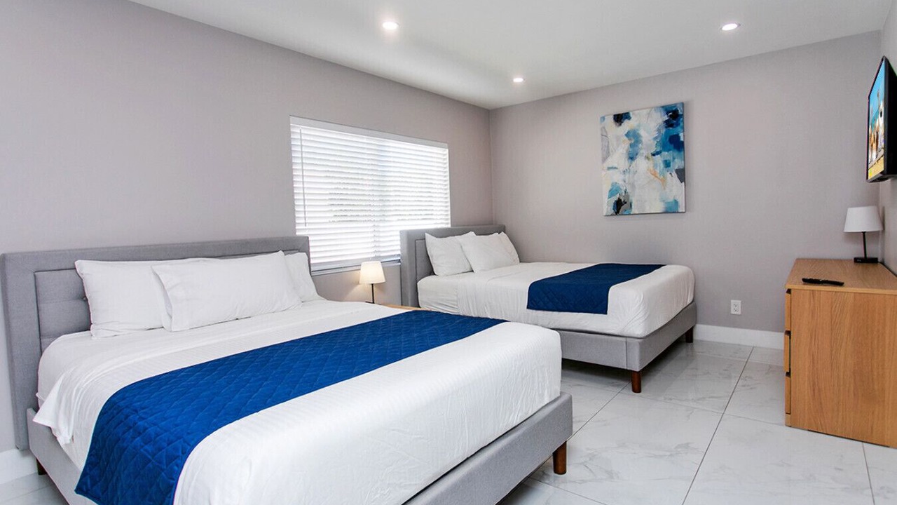 Photo of Bedroom in Hollywood Lakes