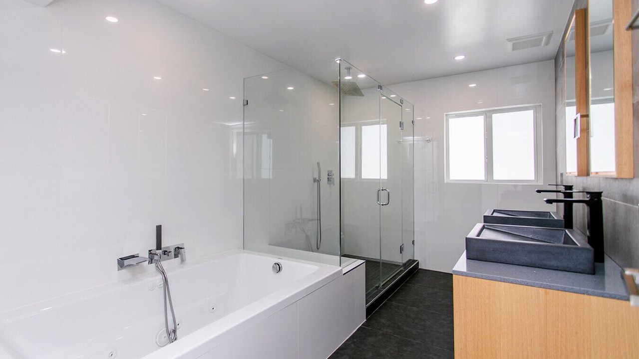 Photo of Bathroom in Hollywood Lakes