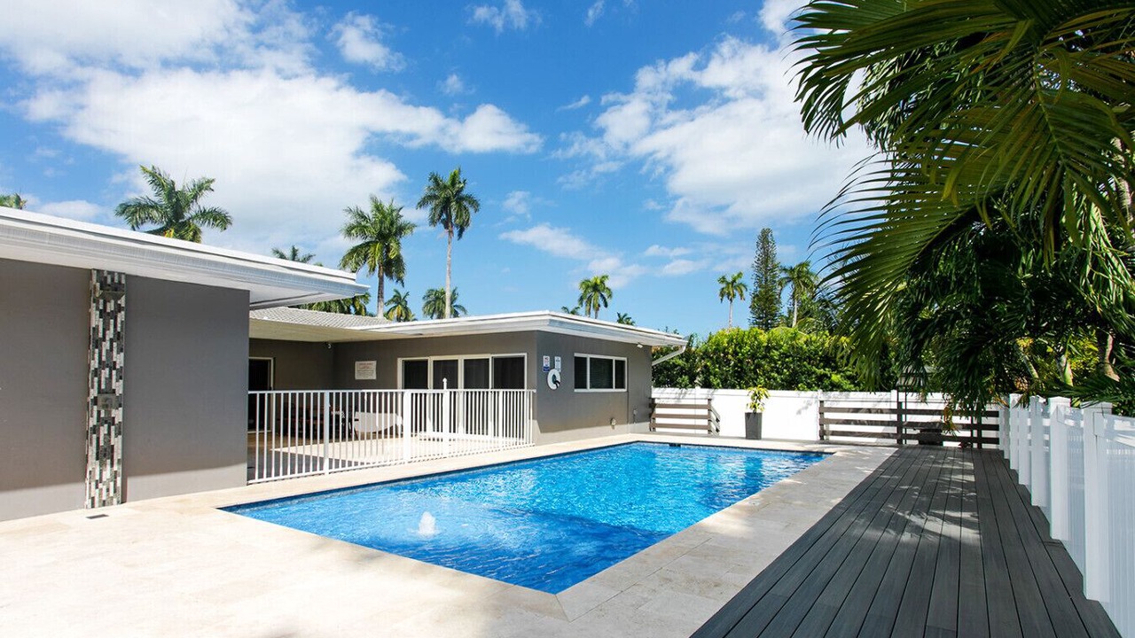 Photo of Outdoor in Hollywood Lakes