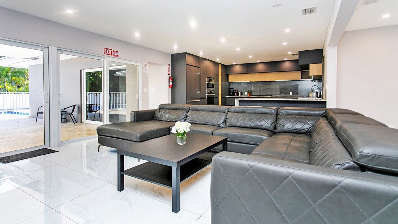 Photo of Livingroom in Hollywood Lakes